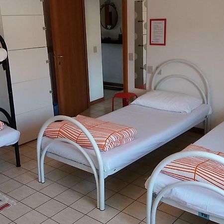 Hostel Easy Pisa Bagian luar foto